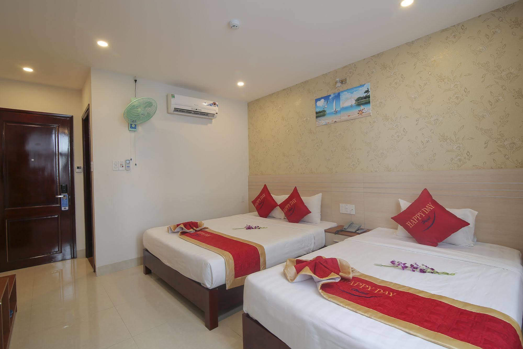Happy Day Riverside Hotel & Spa Danang By Haviland Esterno foto