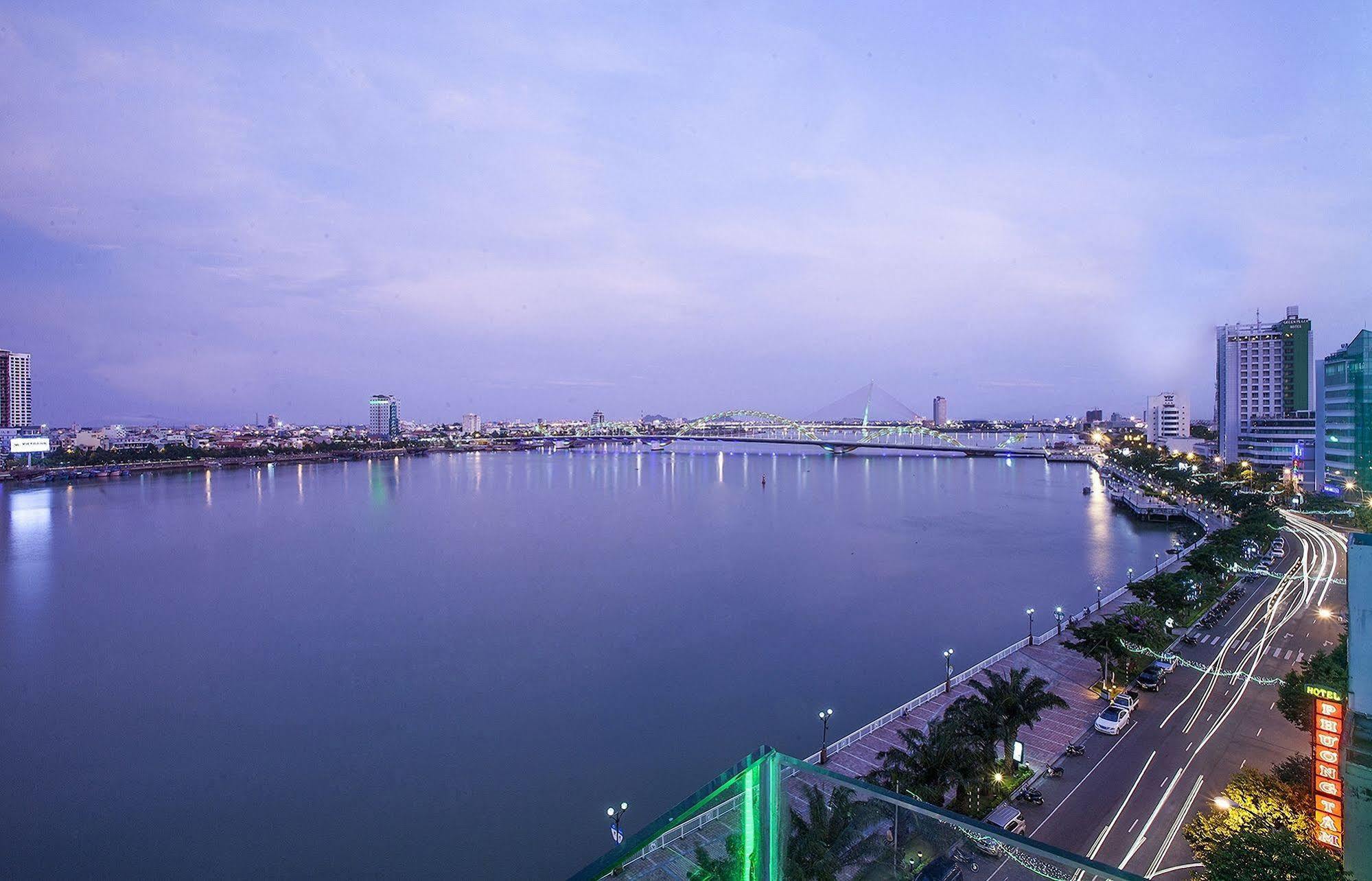 Happy Day Riverside Hotel & Spa Danang By Haviland Esterno foto